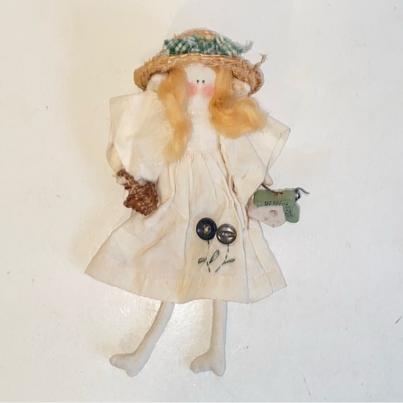 Primitive Look Cloth Rag Doll with Basket & Birdhouse by Westwater Enterprises - Picture 3 of 7